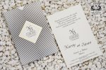 Invitatii nunta carton mat cu striatii decupaj aurii 15.7 x 23.5 cm
