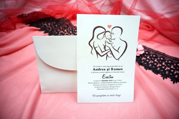 Invitatii de botez doi parinti si bebelus 13.5 x 20 cm