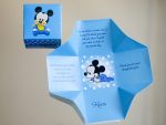 Invitatii botez forma de cutie capac cu buline albe Mickey Mouse 7 cm x 7 cm