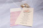 Invitatii nunta dungi orizontale roz si model floral 22 x 10 cm