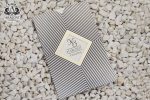 Invitatii nunta carton mat cu striatii decupaj aurii 15.7 x 23.5 cm