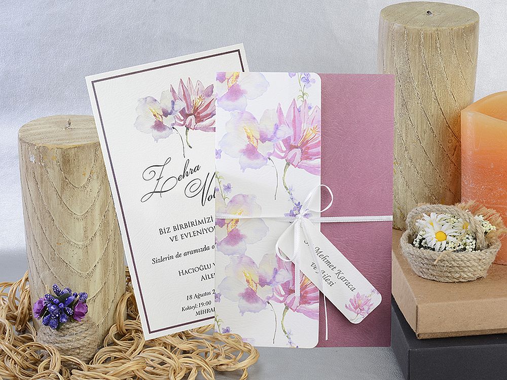 Invitatii nunta model floral lila roz si panglica 13 x 20 cm