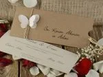 Invitatii nunta snur de care este prins un fluturas 9.5 x 23 cm