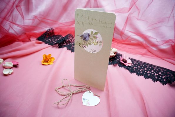 Invitatii nunta albe model floral 10.5 x 21 cm