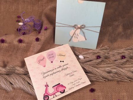 Invitatii nunta scuter si baloane cu eticheta fluturas 16.6 x 16.6 cm