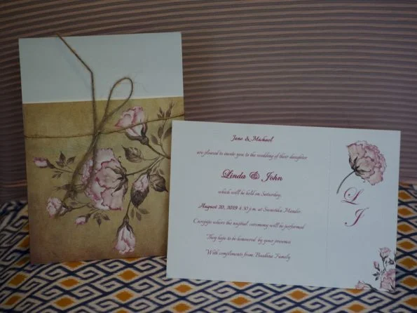 Invitatii nunta mate model floral roz 13 x 19 cm