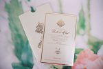 Invitatii nunta carton lucios striatii margini aurii 16 x 24 cm