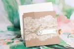Invitatii nunta material reciclat si model floral 16 x 16 cm