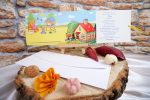 Invitatii botez dintr-un carton lucios cu bebe decupat 10 x 21.5 cm