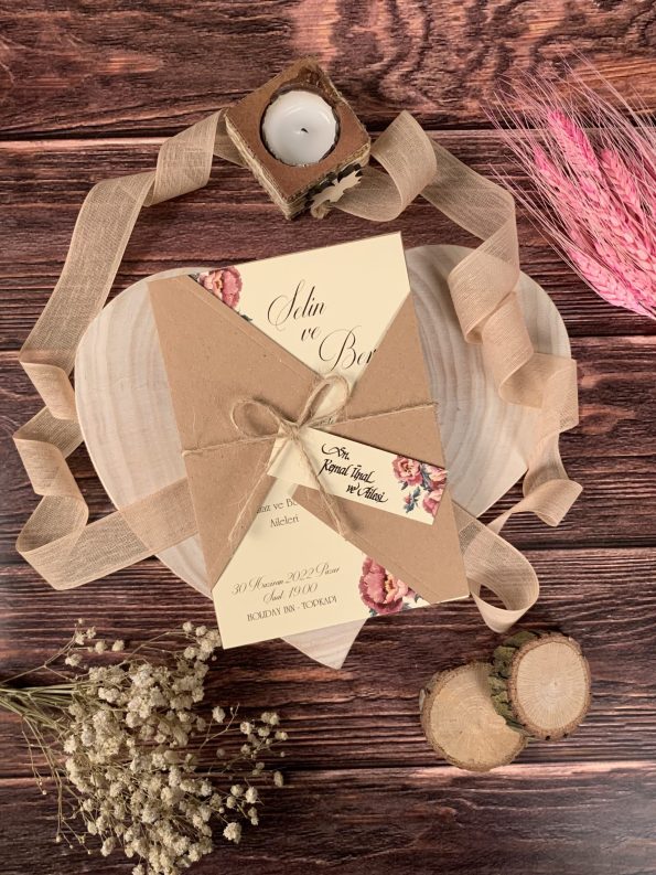 Invitatii nunta cu striatii fine si model floral fundita si eticheta 11.5 x 17 cm