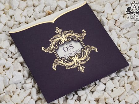 Invitatii nunta carton mat piesa buzunar relief detalii aurii 17.5 x 17.5 cm