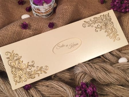 Invitatii aurii nunta model floral in relief 26.5 x 9 cm