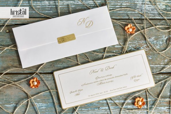Invitatii nunta albe cu margini rotunjite aurii si sigiliu 24 x 10 cm