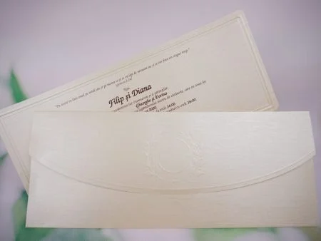 Invitatii nunta crem carton mat striatii si relief 10.5 x 26.4 cm