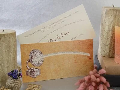 Invitatii de nuntă ieftine: 4 Metode cum să economisești bani și să fii creativ 6 Invitatii nunta model vintage gramofon 11 x 22 cm