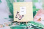 Invitatii nunta plic cu imagine zid caramida galbena 16 x 16 cm