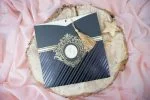 Invitatii nunta de lux crem negru lucios cu ciucuras matase 19 x 19 cm