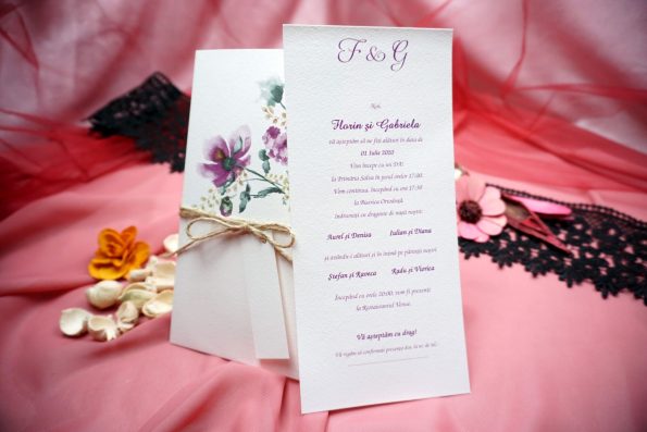 Invitatii nunta albe cu flori lila 22 x 10.5 cm