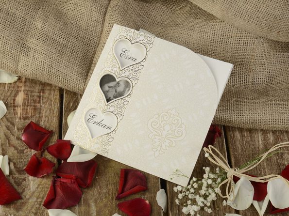 Invitatii nunta decupaj forma de inimioare 16 x 16 cm