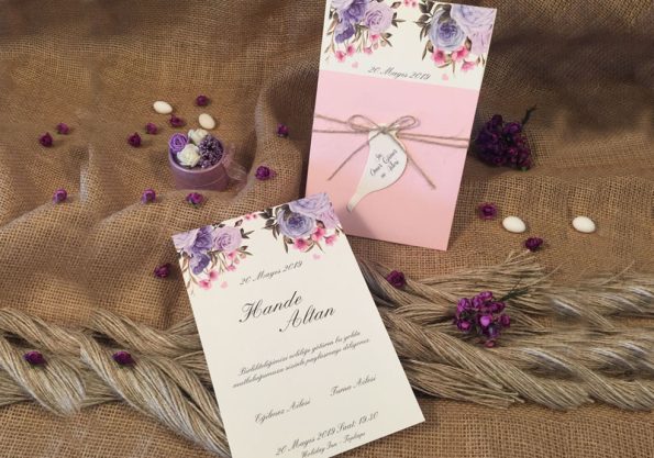 Invitatii nunta model floral mov elegant 13.9 x 20.7 cm