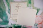 Invitatii nunta crem cu chenar auriu elegant 17.8 x 17.8 cm