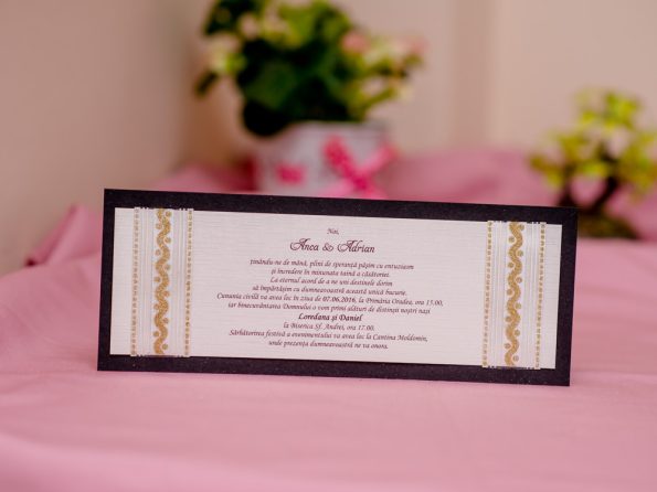 Invitatii nunta din carton argintiu sidefat cu striatii 24.2 x 9.2 cm