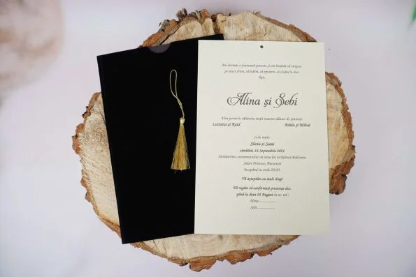 Invitatii nunta lux catifelate plic negru ciucuras aurgintiu 20.4 x 13.6 cm