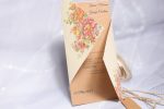 Invitatii nunta carton lucios cu motive florale 21 x 10.5 cm