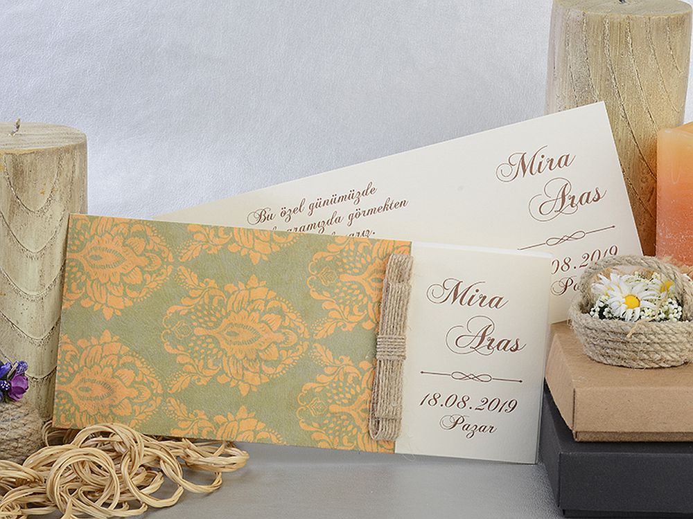 Invitatii de nunta din carton mat cu fundita accessorizata 9.5 x 22 cm