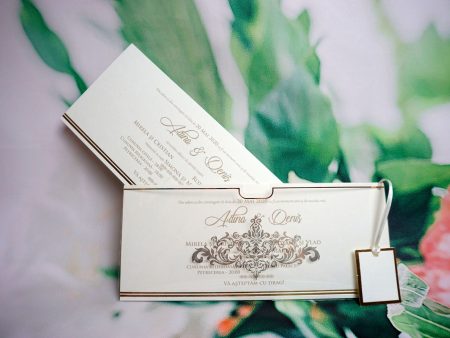 Invitatii nunta buzunar plastic auriu perluta 25.6 x 10.8 cm