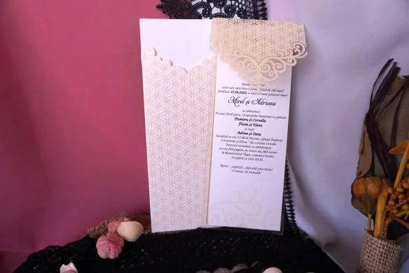 Invitatii nunta model decorat cu sclipici 24 x 9.8 cm