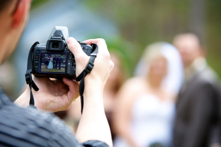 Cum să alegi un fotograf pentru nunta ta?