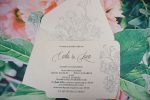 Invitatii nunta relief floral plic clasic sigiliu ceara 16 x 20.2 cm