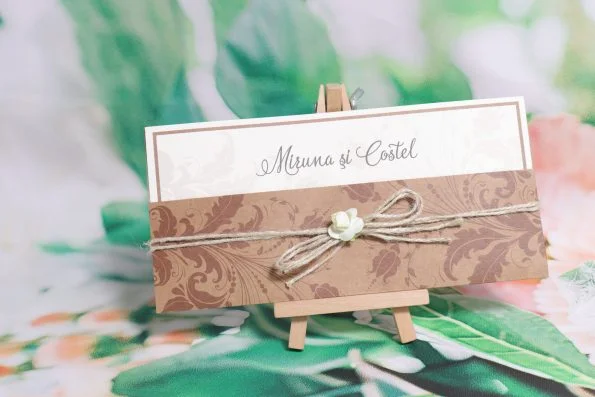 Invitatii nunta plic model floral maro 11 x 23.5 cm