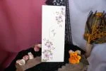 Invitatii nunta flori roz decupaj cu numele mirilor 9 x 22 cm