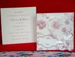 Invitatii nunta trandafiri roz si fundita 15 x 15 cm