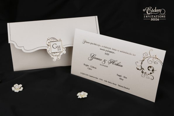 Invitatii nunta carton sidefat cu model in relief 13.5 x 25 cm
