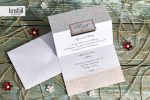 Invitatii nunta albe carton mat cu model in relief si un decupaj 13.5 x 19 cm