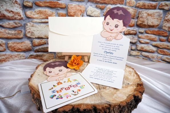 Invitatii botez care ilustreaza un copil 11 x 28.5 cm