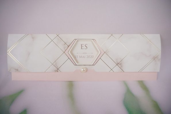 Invitatii nunta carton mat si plic foarte elegant cu perlă 27.5 x 8.5