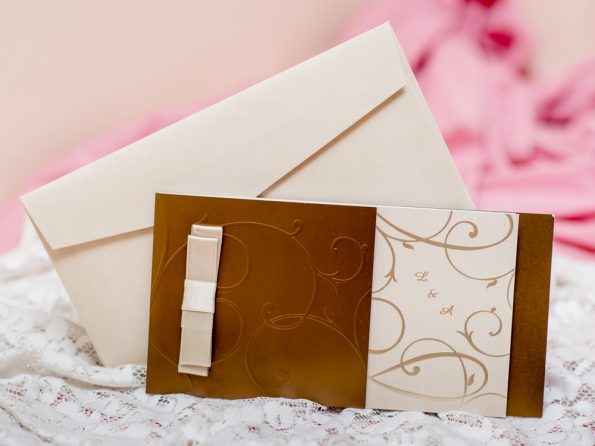 Invitatii nunta premiun crem maro 11 x 21.4 cm