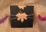 Invitatii nunta gri inchis eticheta sub forma de frunza 16.7 x 16.5 cm