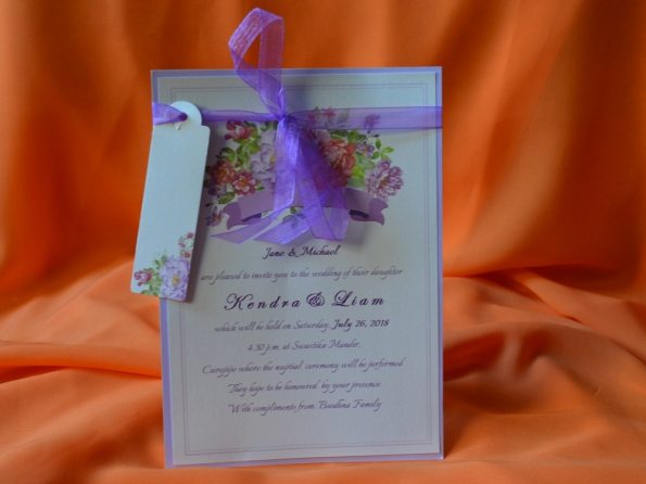 Invitatii nunta carton mat cu motive florale si panglica 19 x 13.5 cm