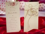 Invitatii nunta elegante cu snur si perla 22 x 10 cm