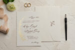 Invitatie nunta ivorie cu plic inclus eleganta cu auriu