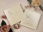 Invitatii nunta eleganta din carton satinat crem