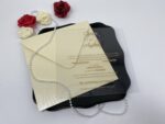 Invitatii nunta plexiglass patrata cu plic inclus nuanta crem sidef