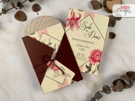 Invitatii nunta elegante cu flori crem bordo