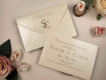 Invitatii nunta eleganta din carton sidef crem