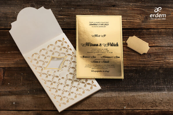 Invitatii nunta lux din carton auriu gros si plic crem